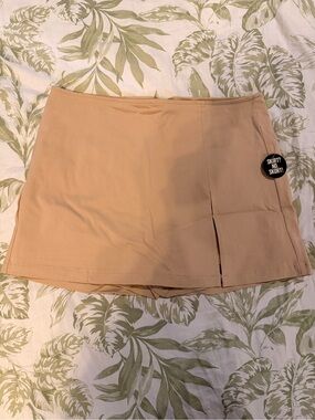 BNWT Streetwear Society Beige Skort